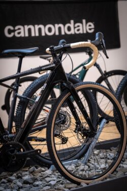 Neues Fahrrad in der Nähe kaufen, Ausstellung: E-Bikes, Gravelbikes, Cannondale